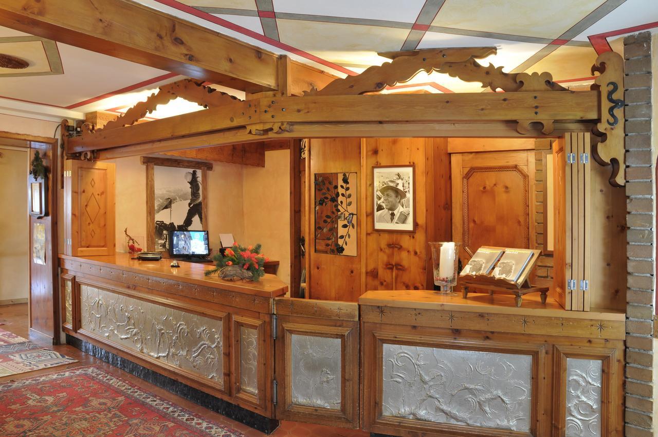 Hotel Da Compagnoni Бройл-Червиня Екстериор снимка