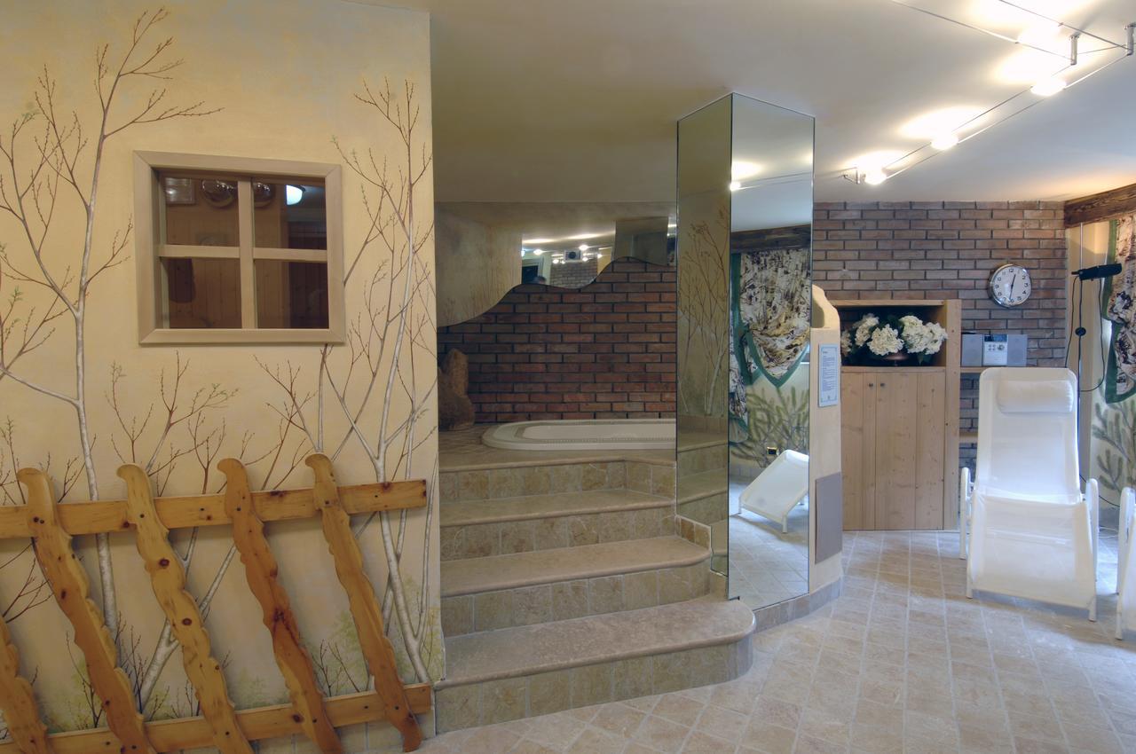 Hotel Da Compagnoni Бройл-Червиня Екстериор снимка